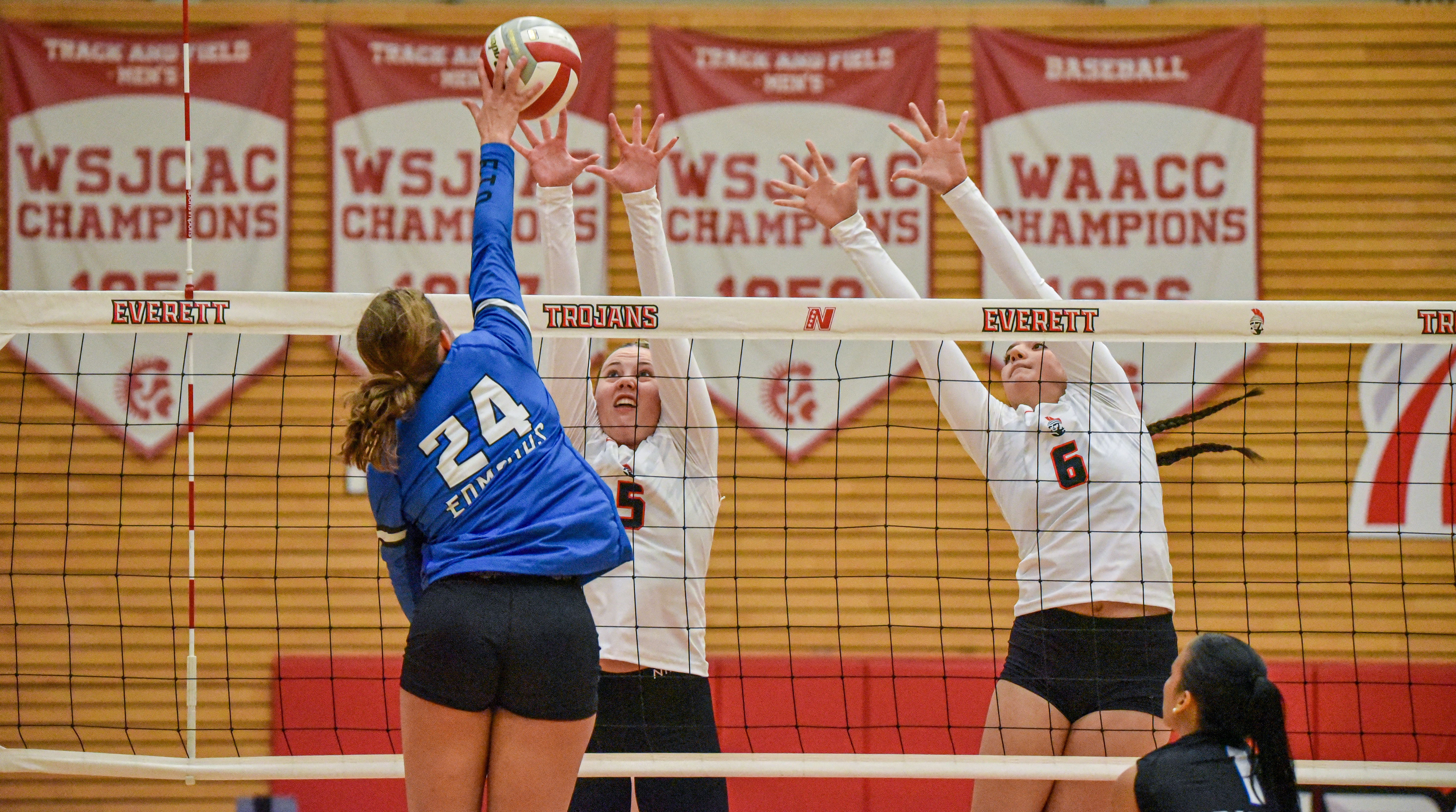 GALLERY: Edmonds Tritons vs Everett Trojans