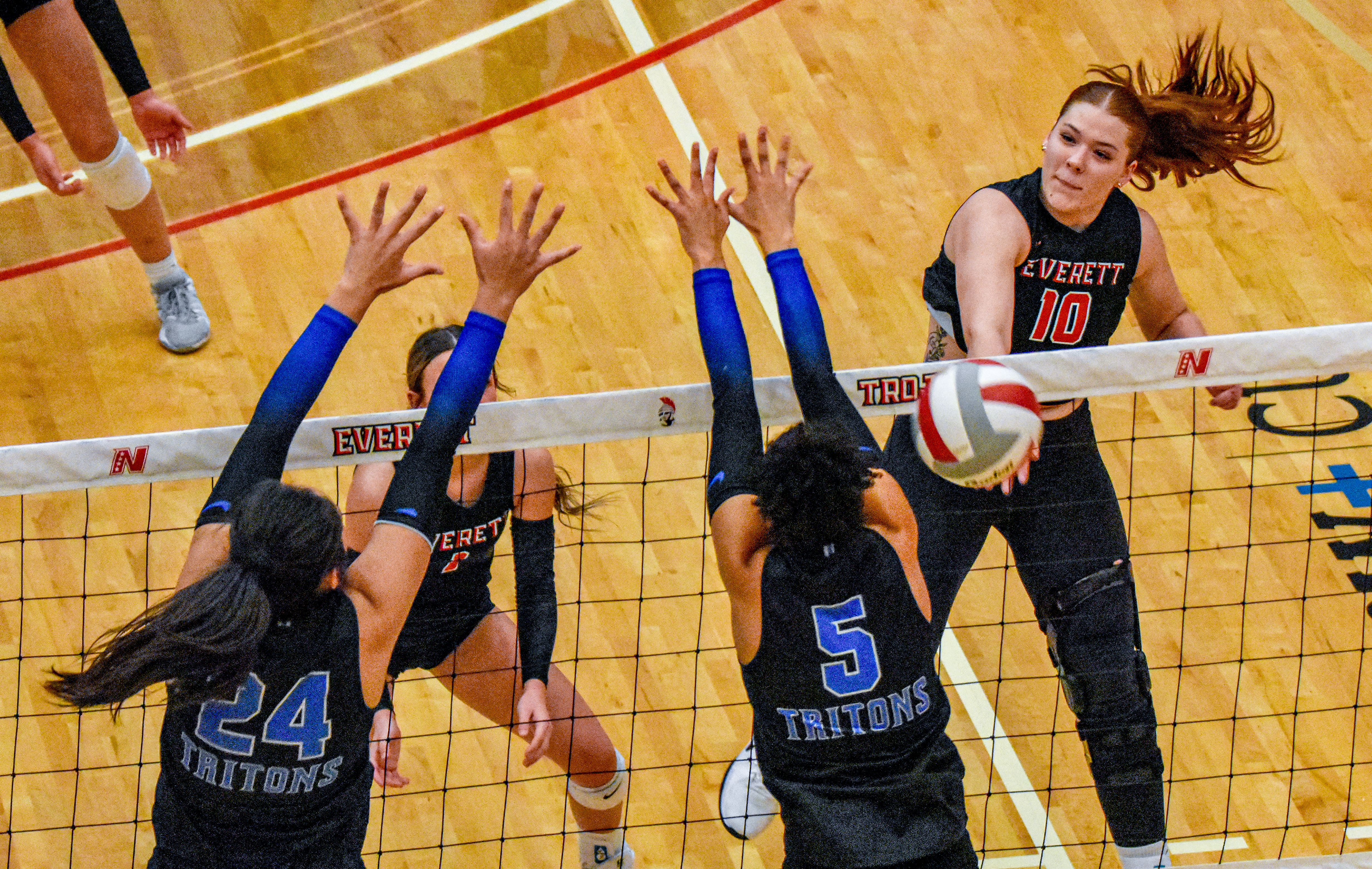 GALLERY: Edmonds Tritons vs Everett Trojans